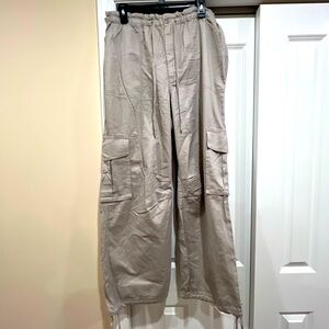 ABERCROMBIE DRAWSTRING GREY CARGO PANTS